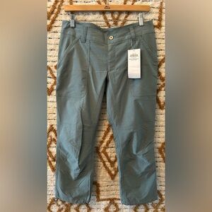 NWT Women’s Columbia Pilsner Peak Capri Hiking Pants